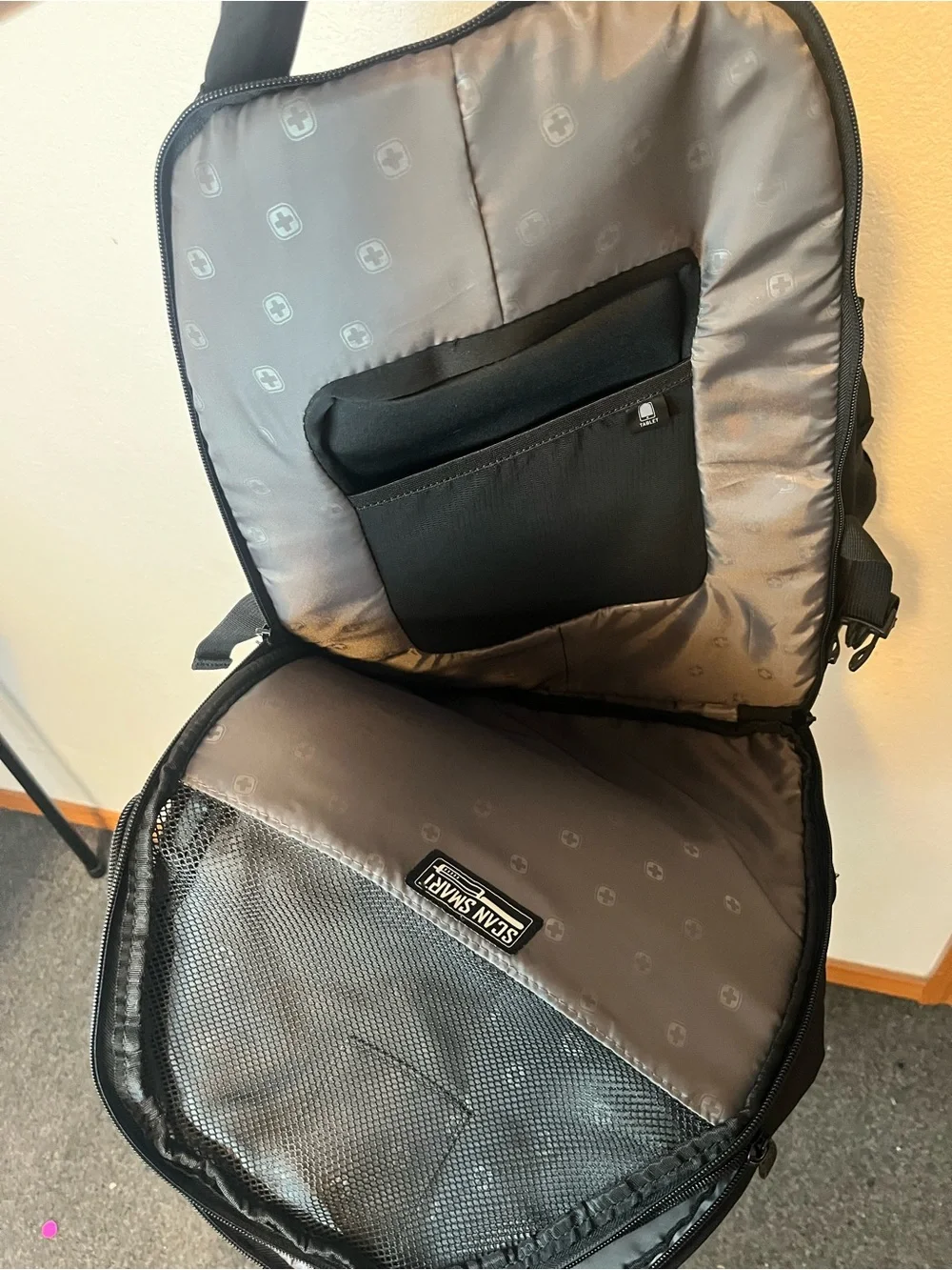 SwissGear Black and Red Logo Travel Backpack Excellent condition